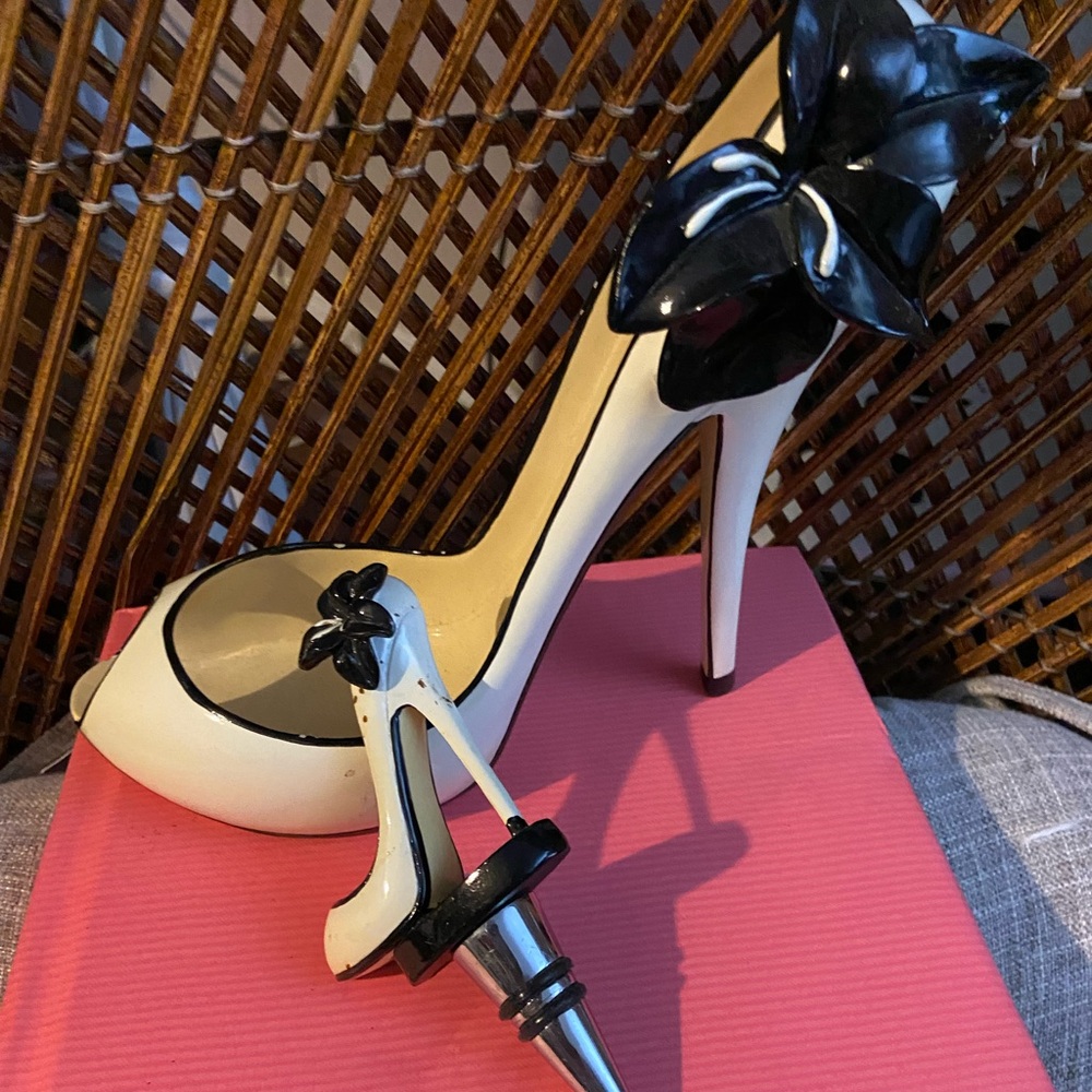 Elegant GiftCraft white stiletto wine caddy / bottle stopper duo